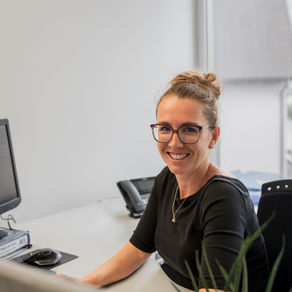Sarah wieder zurück im Büro