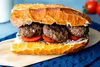 kofte-arasi-ekmek-yemekcom.webp