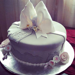 #sweetchefpastry #50thbirthday #customcake #taupe #vanillacake #lemonbuttercream #fondant #bling #bo