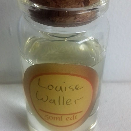 Perfume Portrait #80 – Louise Waller