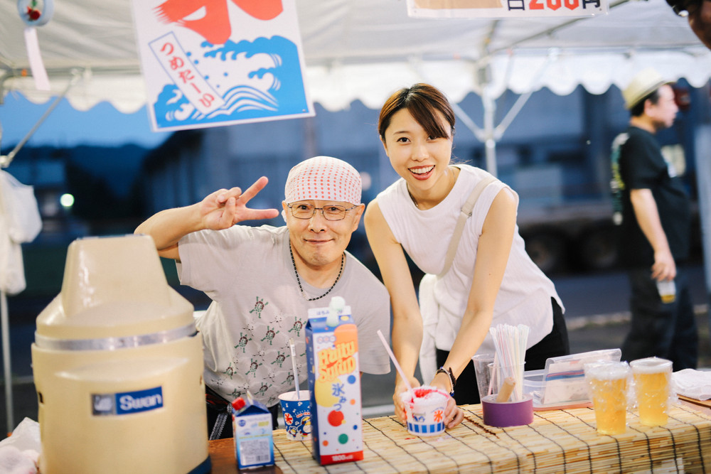 お祭りでは、電気屋のO平さんとかき氷を売ってもらいました!