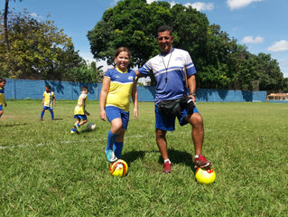 Escolinha de futebol da AABB Cuiabá tem espaço para meninas