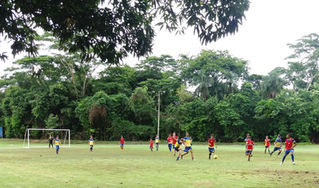 Escolinha de Futebol busca aprimoramento dos alunos em jogo amistoso