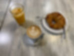 Café, zumo y curusano