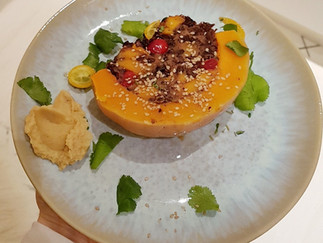 Gefüllter Butternut Kürbis mit schwarzem Reis aus dem Ofen (Ayurveda, vegan)