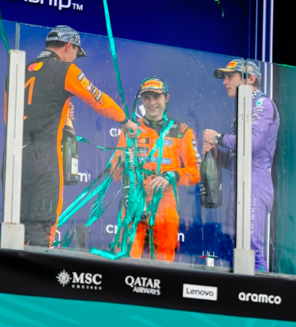 Papaya Podiums Are Back