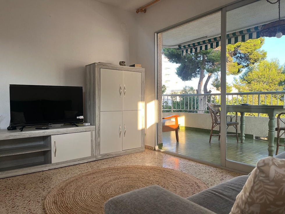 Interior de un apartamento moderno y acogedor en Gandia Playa