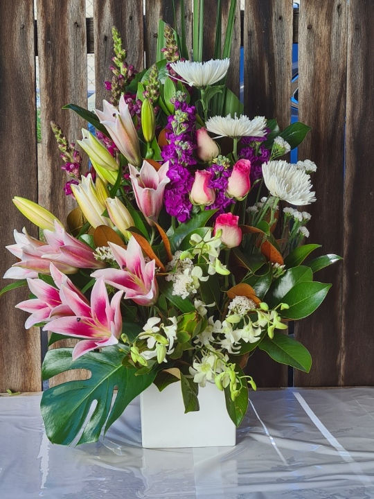 Warringah Florist Graceful Face Arrangement