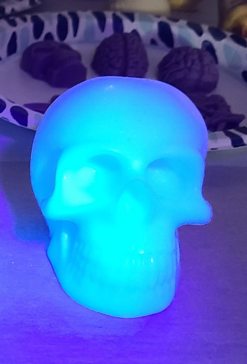 Thumbnail: Smooth Skull Candle - Glow In Dark