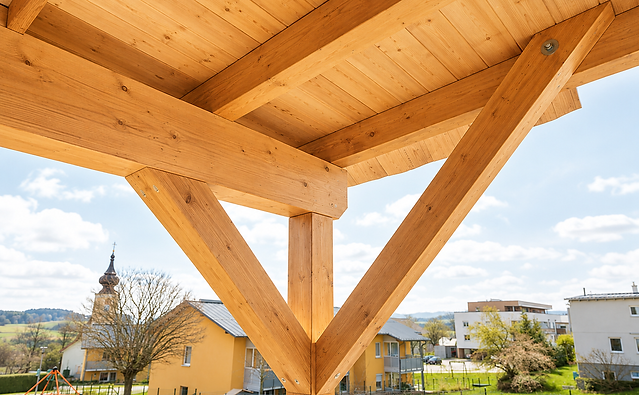 Individuell gefertigter Carport aus Holz von HOBO Holzbau