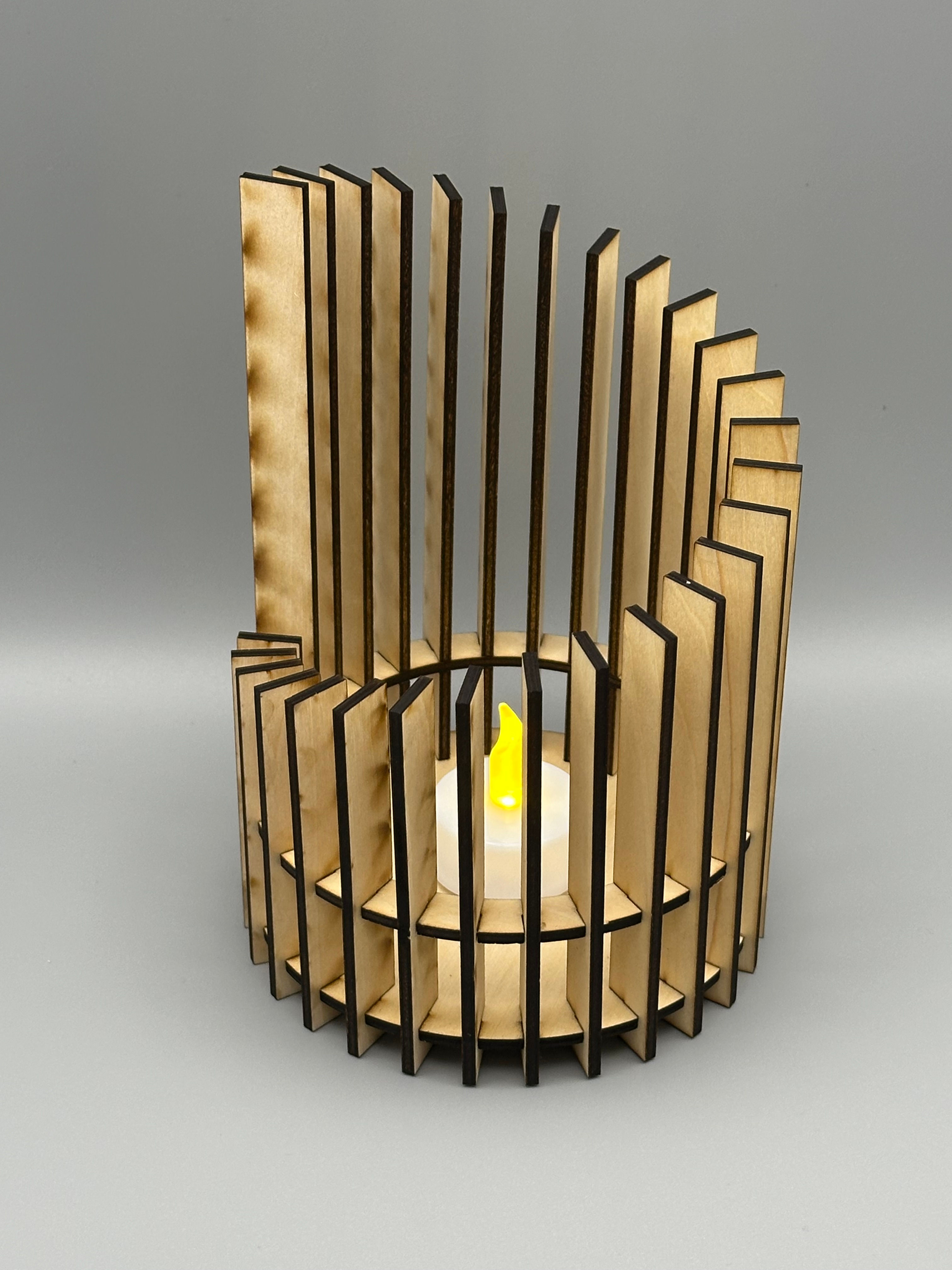 Teelicht hinter Gitter