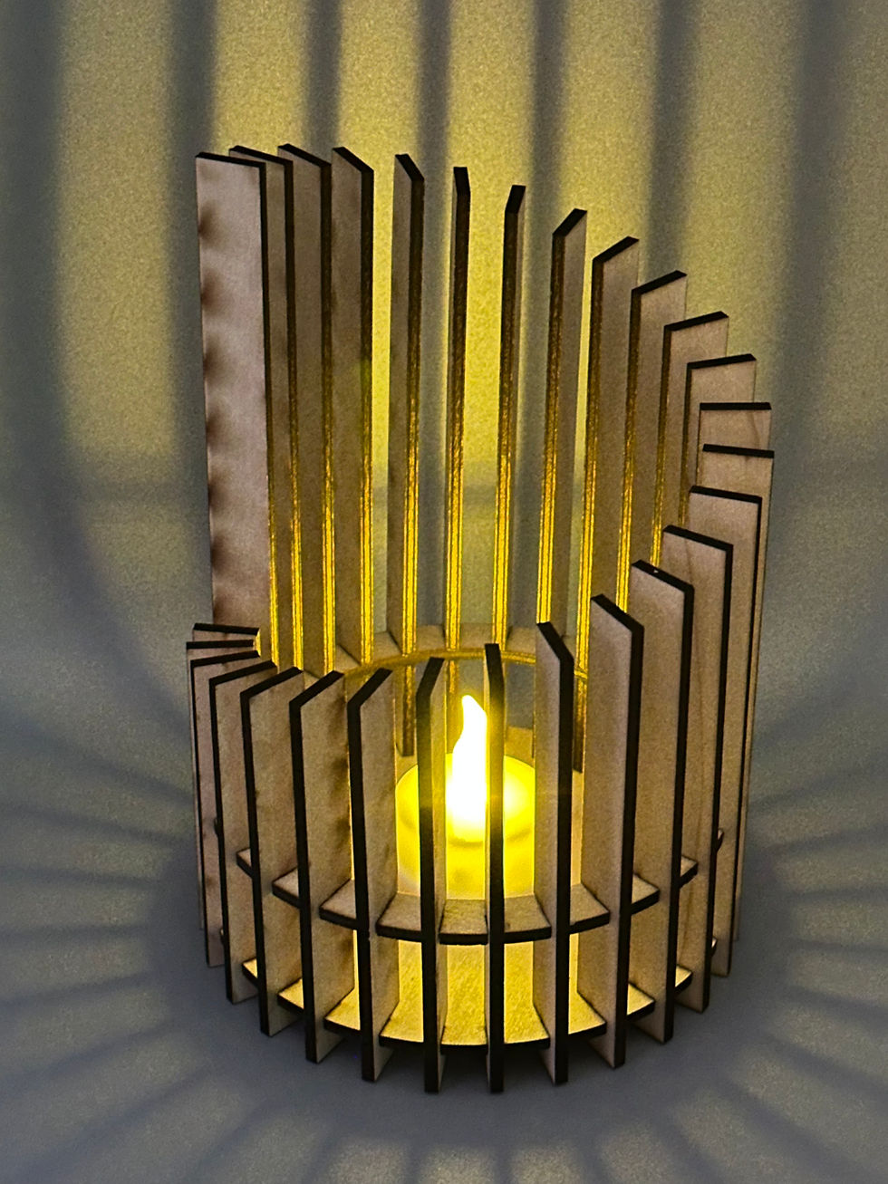 Miniaturbild: Teelicht hinter Gitter