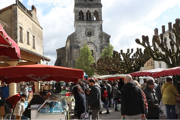 marché thiviers.jpg