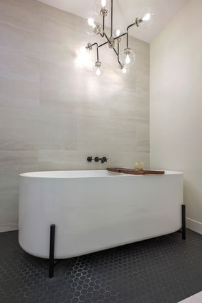 Bathtub below chandelier