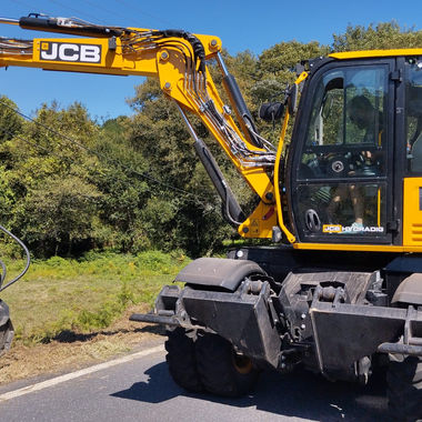 Excavadoras de ruedas vs. cadenas: ¿Cuál elegir para tu proyecto?