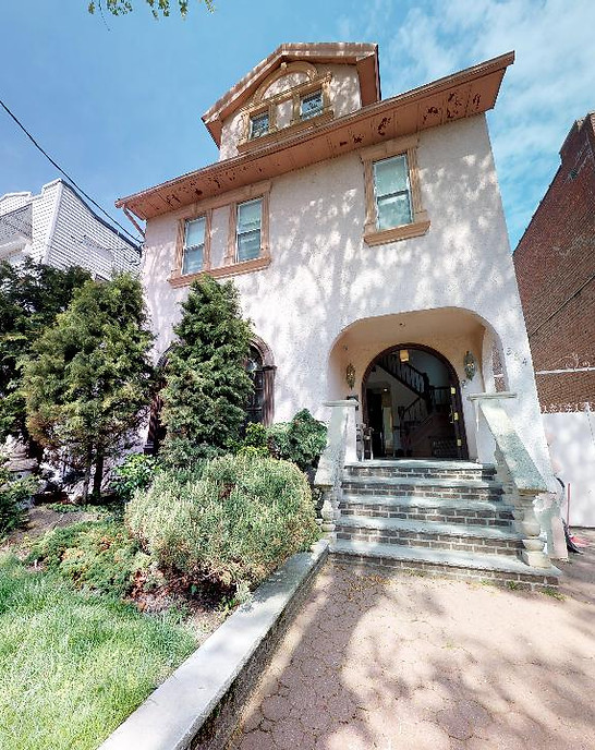 214 Williamsburg Front