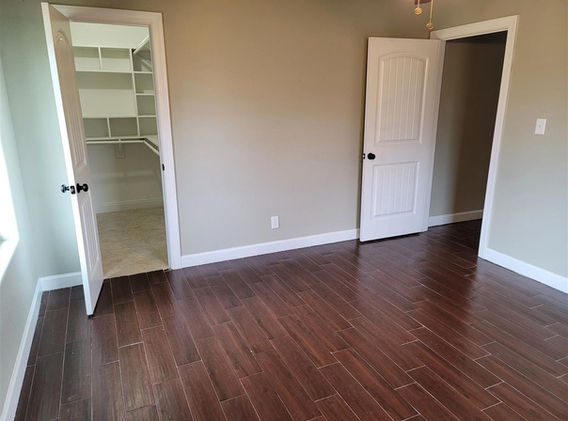 219 Pinemont, Sour Lake, Texas UC H5 Auction and Realty (10).jpg