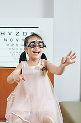 laughing-girl-in-test-glasses-X2ZQZ65.jpg