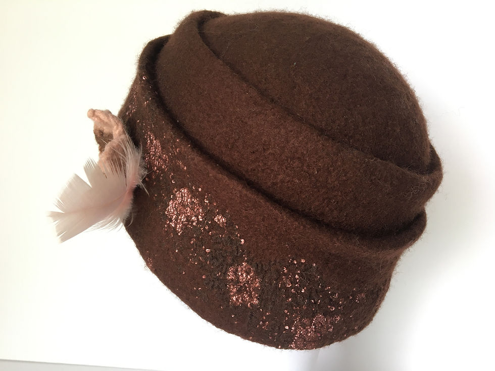 Miniature : Chapeau style cloche feutré à la main