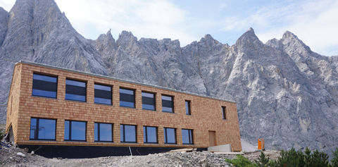 Umbau und Erweiterung der Falkenhütte, Ersatzbau des Horst-Wels-Hauses