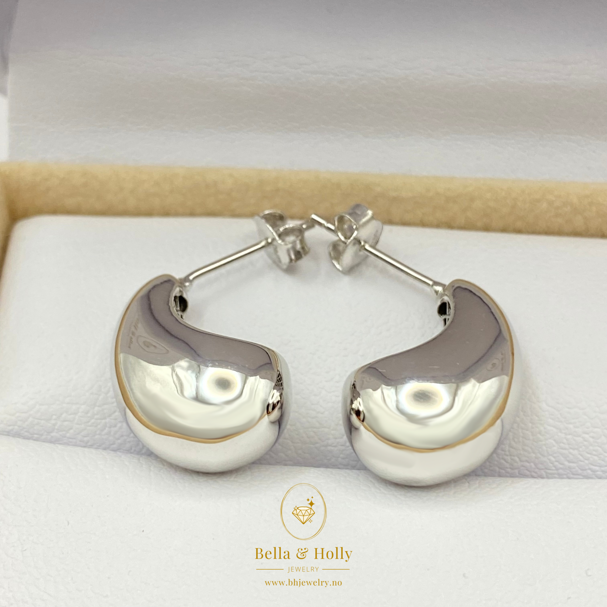 Chunky Teardrop Stud White Gold Earring