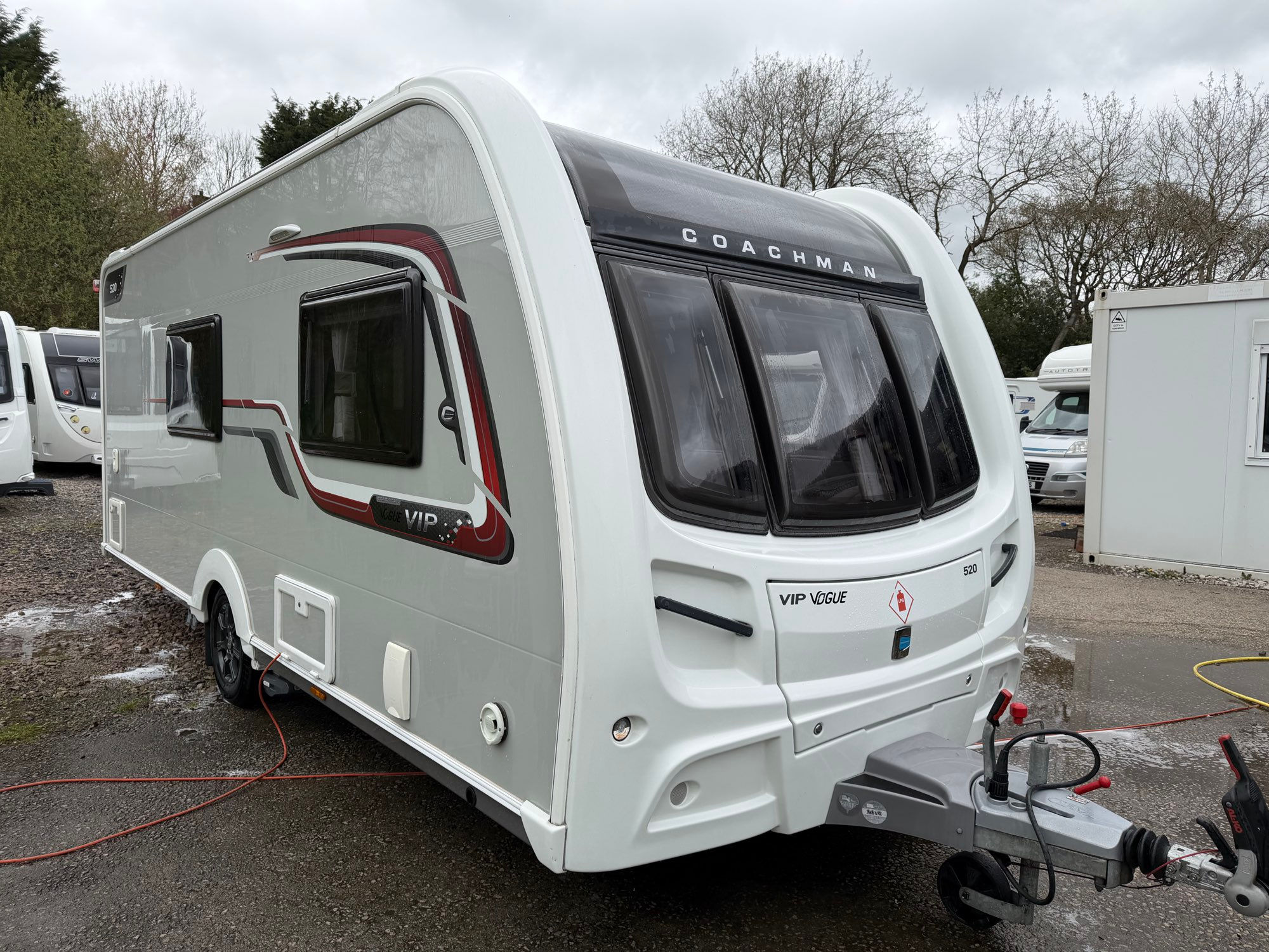 2017 Coachman Vogue 520/4