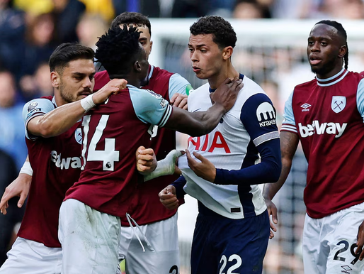 Jogador do West Ham é expulso após revisão do VAR por empurrar o rosto do adversário!.