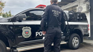 O suspeito deixou o local apenas ao notar a presença da Guarda Municipal.
