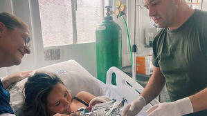 Ítalo Pietro, que chegou ao mundo em boas condições de saúde. Ainda na sala de emergência, com apoio da equipe de enfermagem, a mãe iniciou a amamentação, reforçando o cuidado humanizado e o fortalecimento do vínculo materno-infantil.