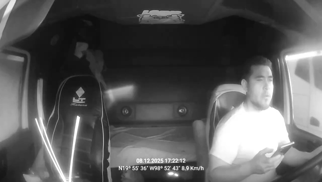 Conducción distraída y fumando