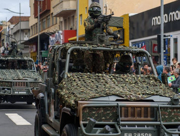 Ponta Grossa realiza desfile cívico de 7 de Setembro na Vicente Machado