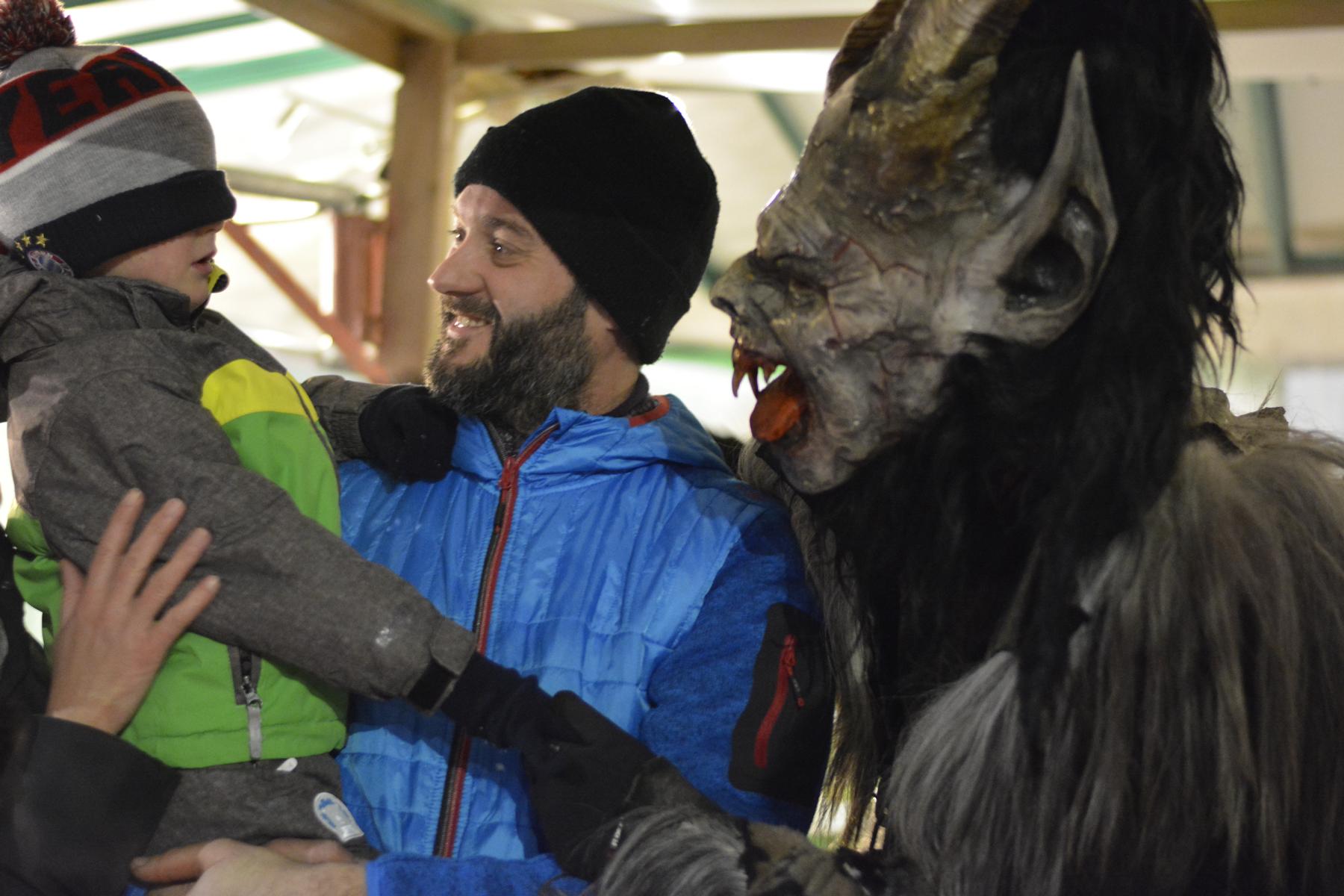 krampus bauernmarkt schiefling monke