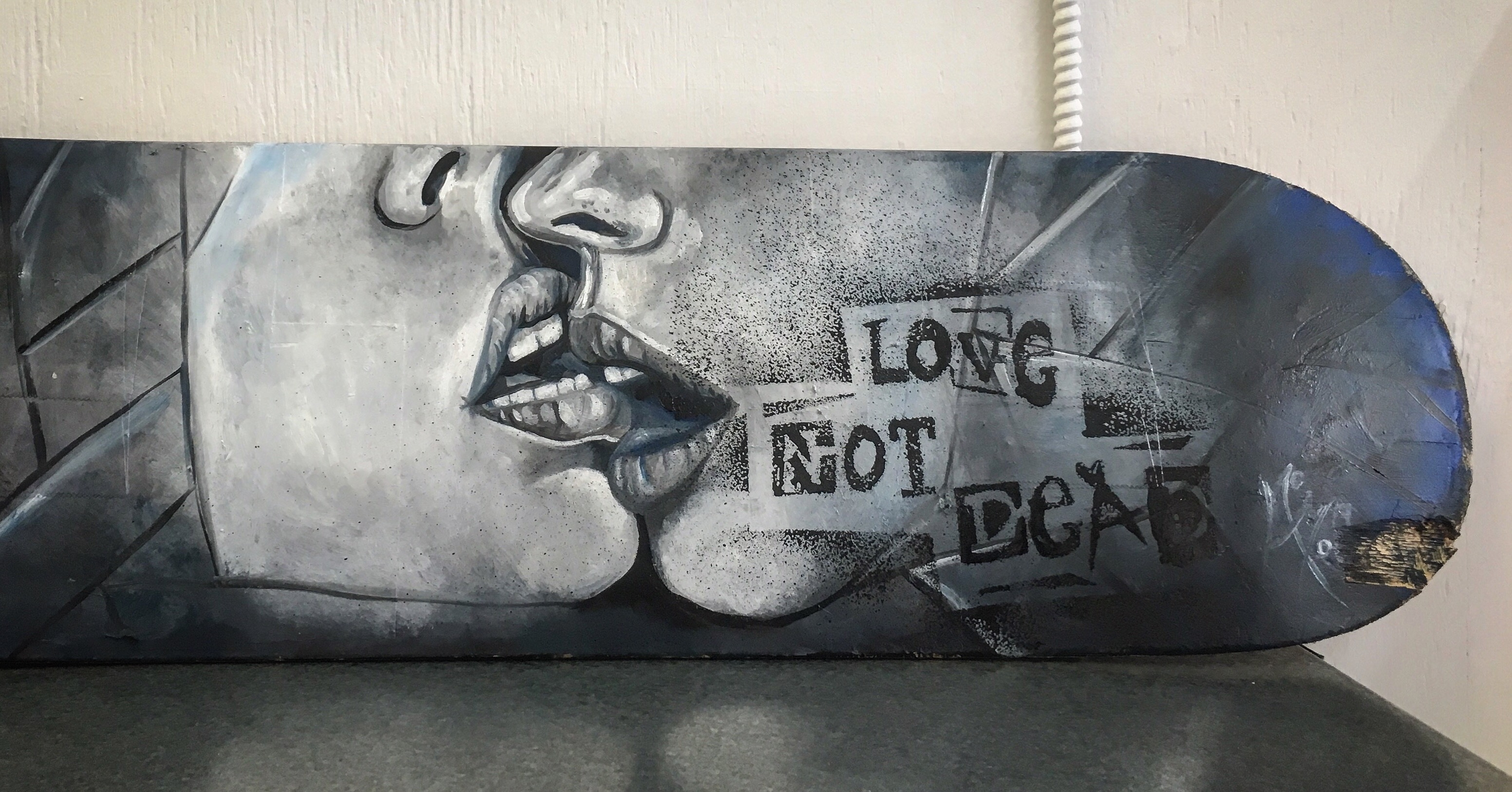 Love not dead/skateboard
