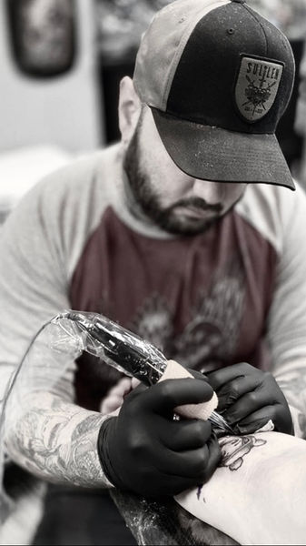 A photo of award winning tattoo artist Doodles Dan Ward of New Jersey