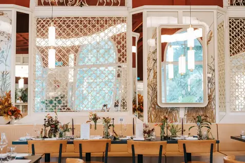 Elegant wedding table setting at Claudine restaurant