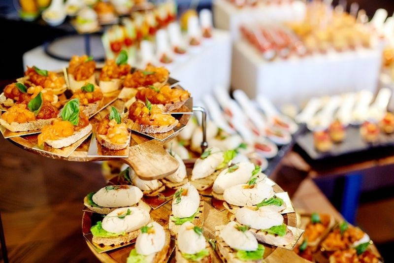 Why Toronto Loves Buffet-Style Catering