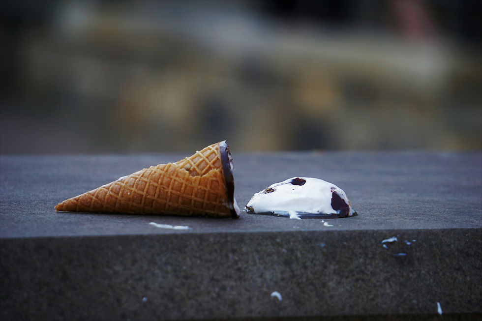 An ice cream fell on the floor