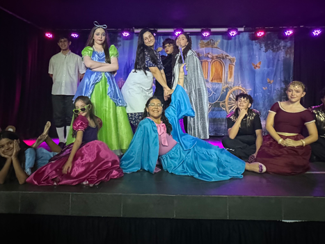 Dia mundial do Teatro: desenvolvimento, confiança e superação no Colégio Beryon