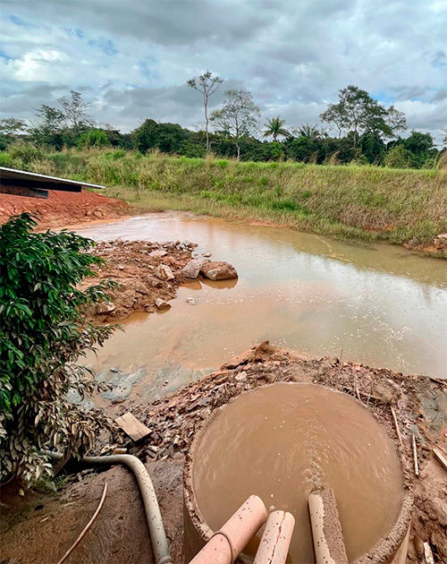 Garimpo ilegal utiliza mercúrio para isolar o ouro, causando devastação ambiental no processo – Foto: Matheus Bortolanza Soares