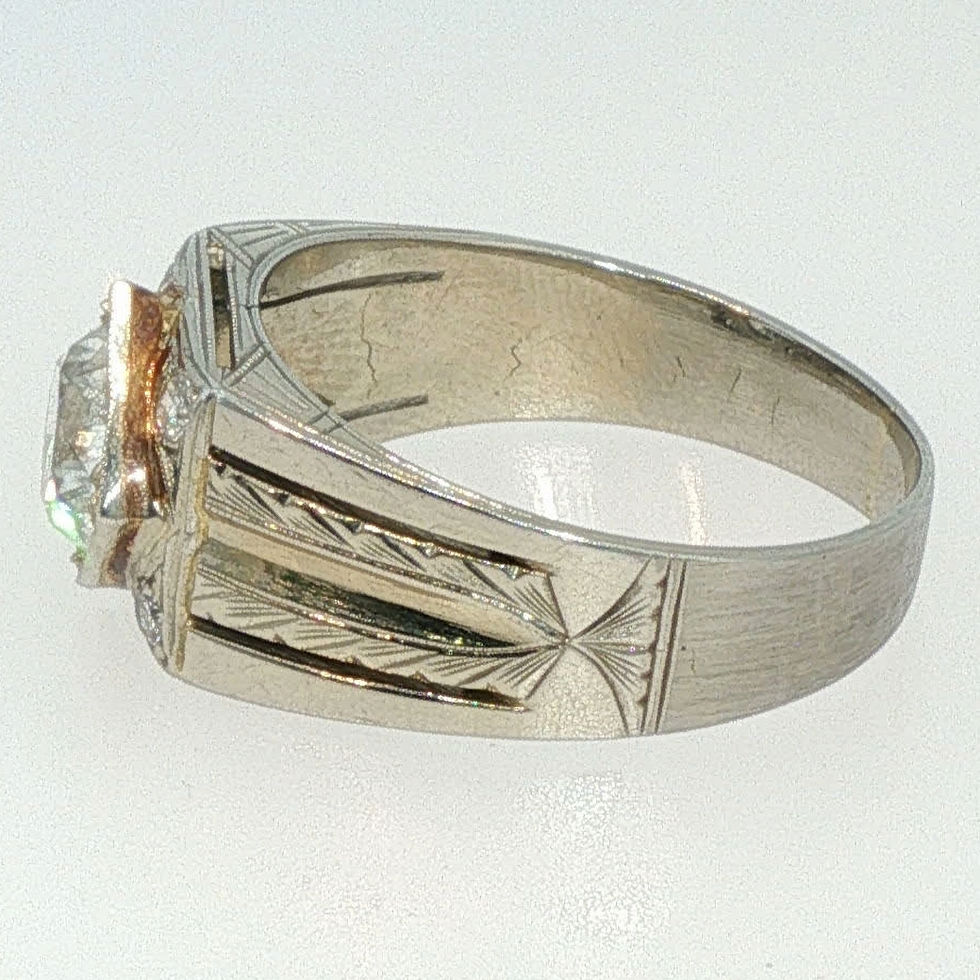 Miniature : White Gold Clear Stone Ring with Engraved Details