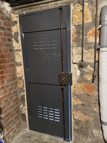 Porte service et cave