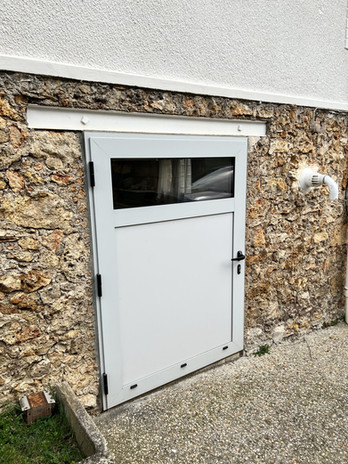 Porte service et cave