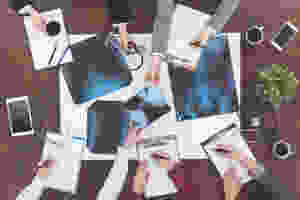 072710452-people-analyzing-x-ray-picture (1)