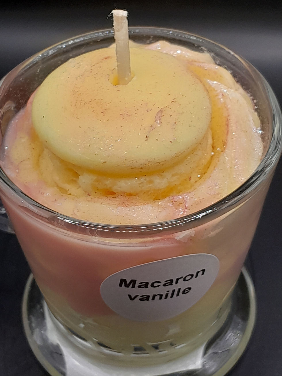 Thumbnail: Tasse gourmande parfumée au macaron vanille