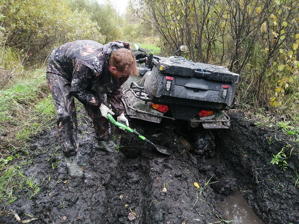 Застряли на квадроциклах в лесу