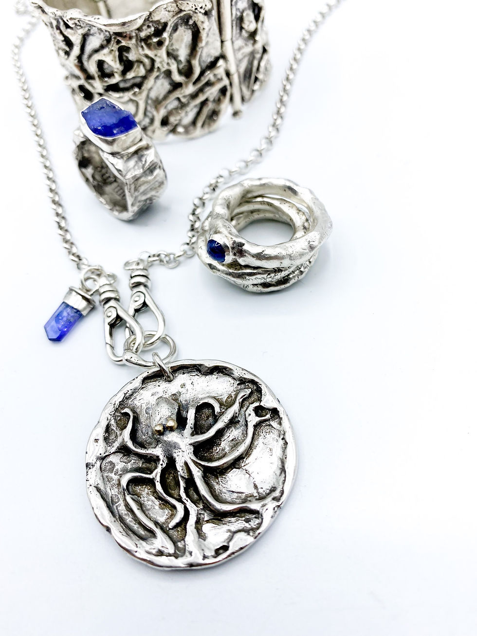 Thumbnail: Pulpo Pendant with Tanzanite