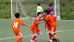Academia Naranja celebra gol