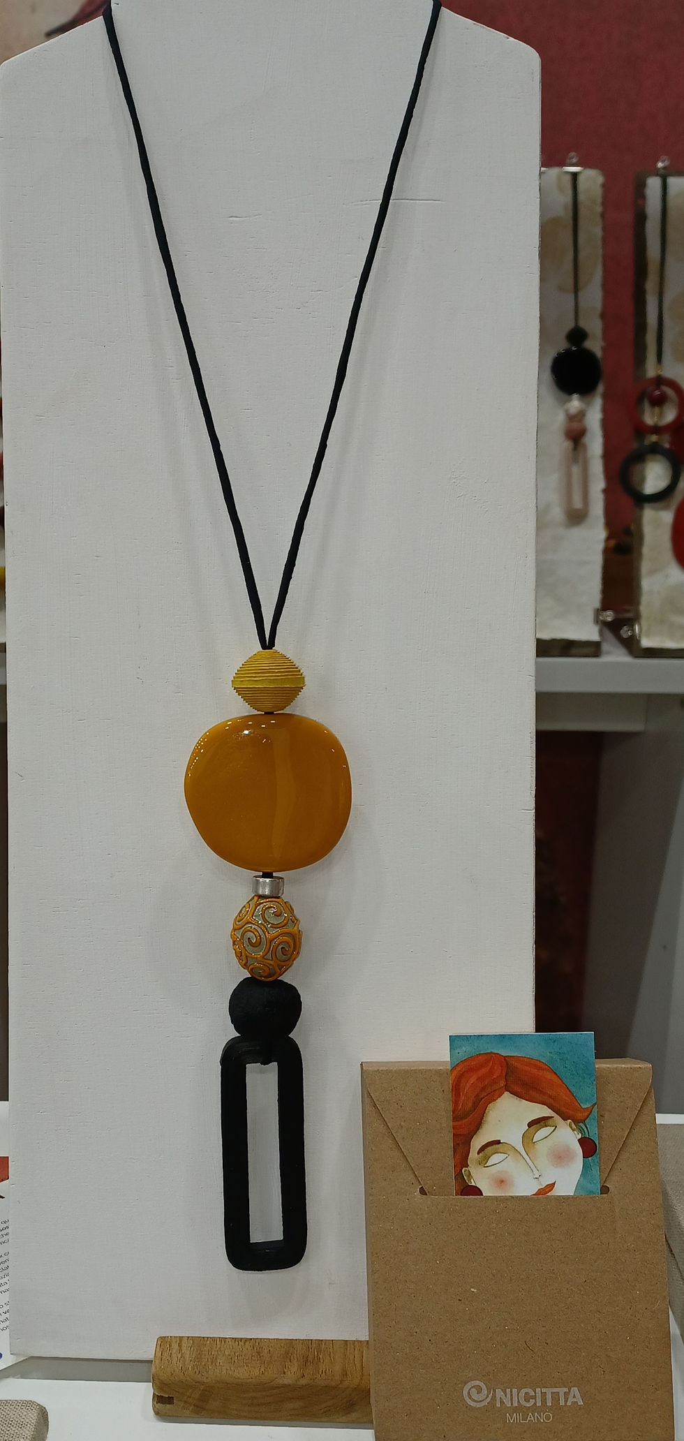 Miniatura: Collana in resina e cartapesta bolla in vetro rivestita con perle di cristallo