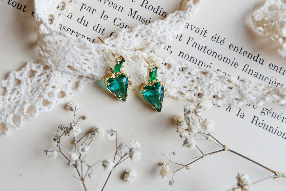 Thumbnail: Heart Shape Emerald Dangle Earrings