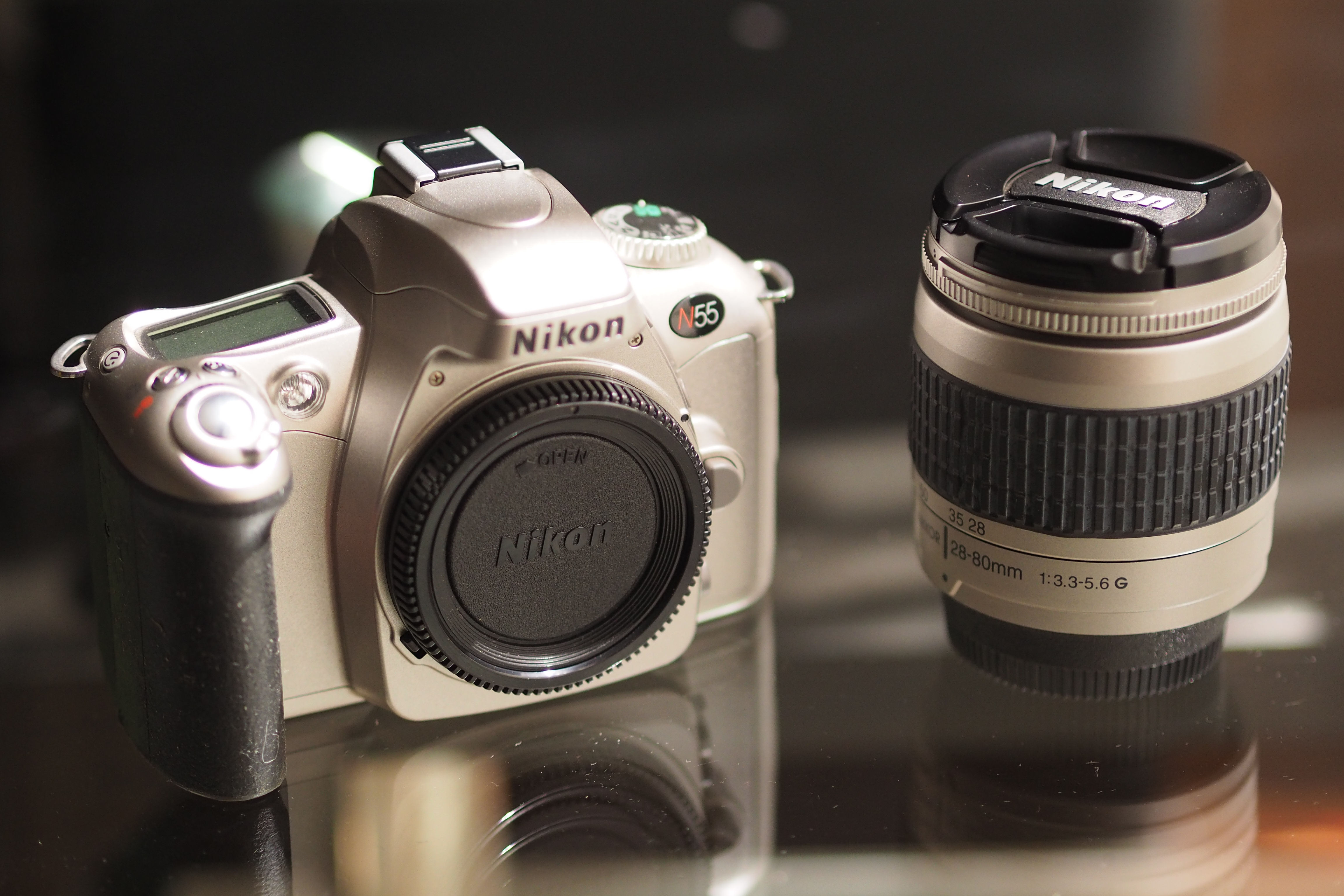 Nikon N55 SLR con lente 28-80mm f3.3